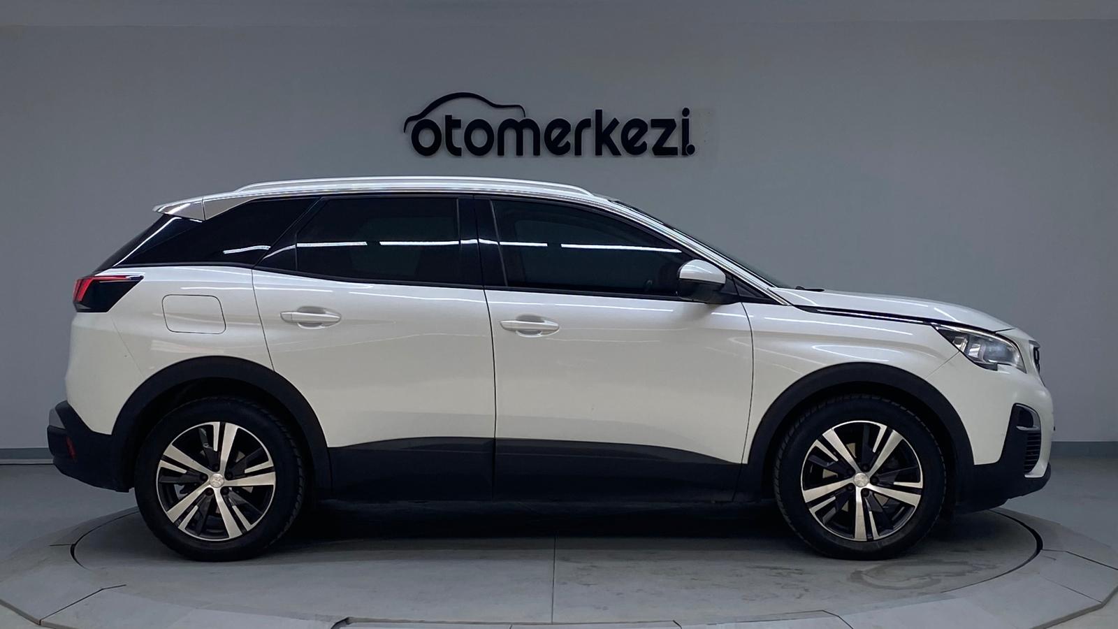 PEUGEOT 3008 5